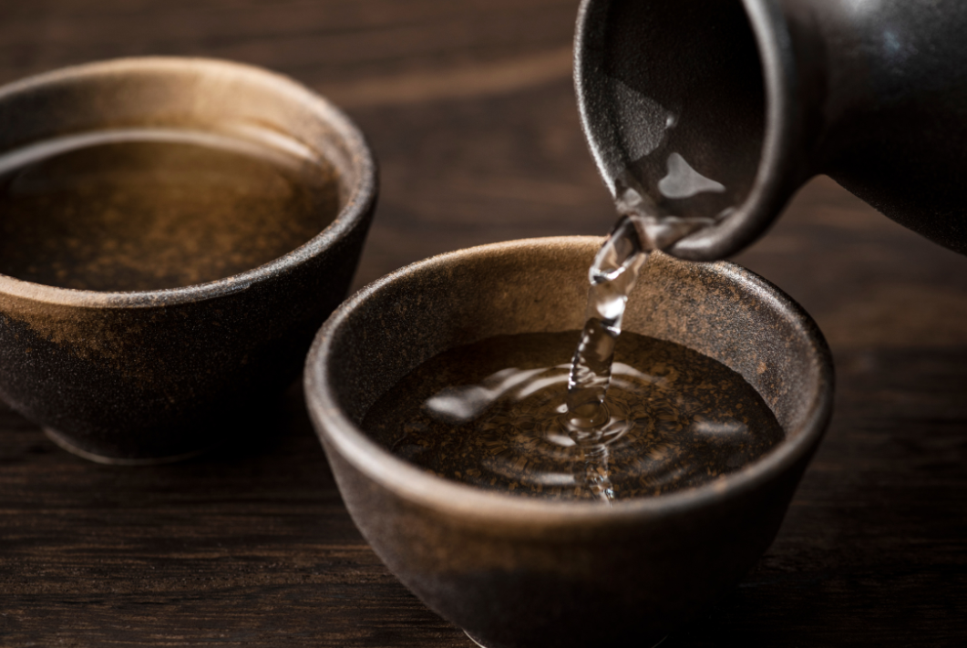 Sake Temperature Guide: How to Serve Sake Hot & Cold – SushiSushi