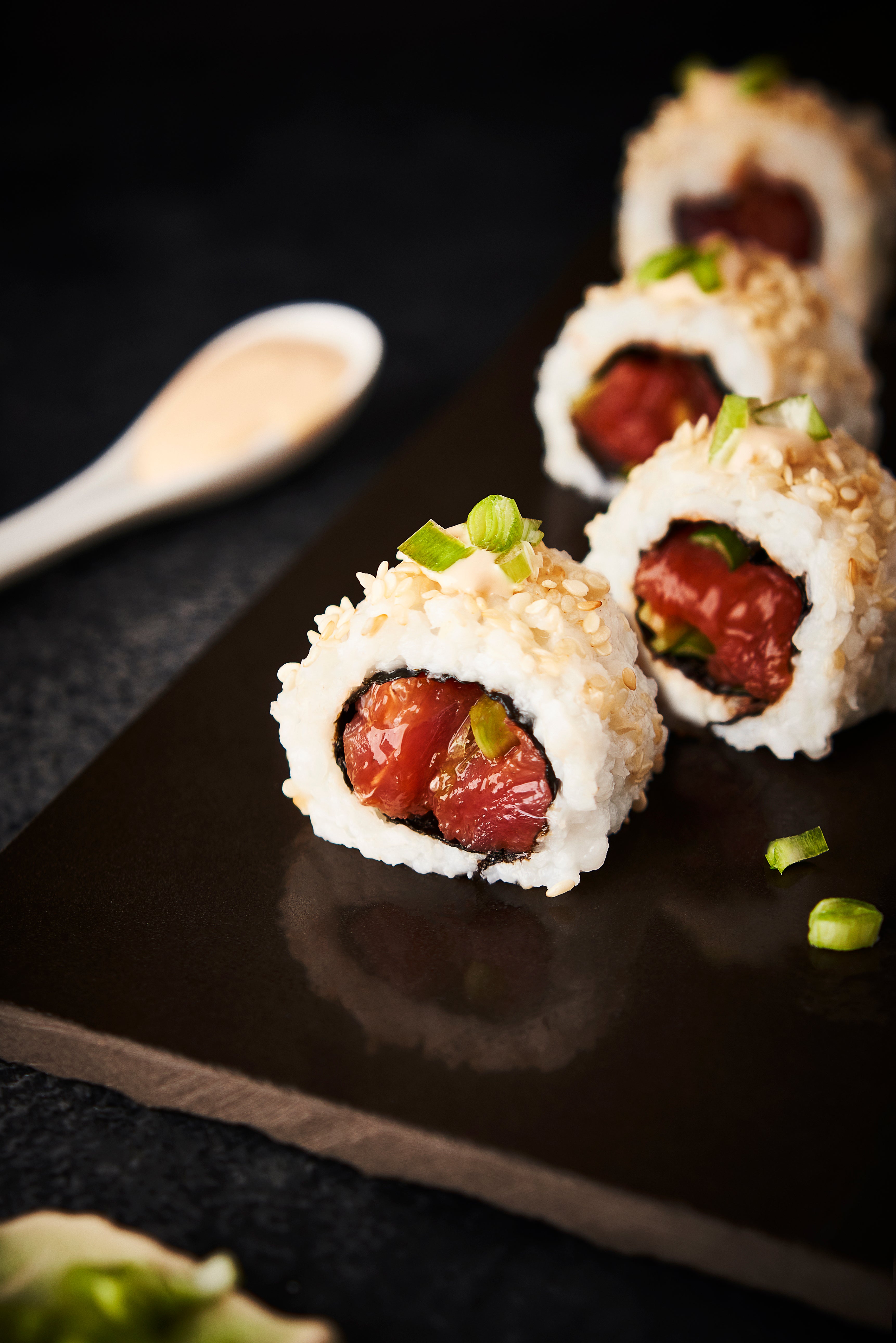 How to Make a Spicy Tuna Roll