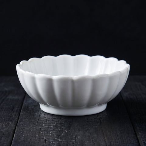 Japanese Porcelain, White Chrysanthemum Bean Dish, 61x22mm