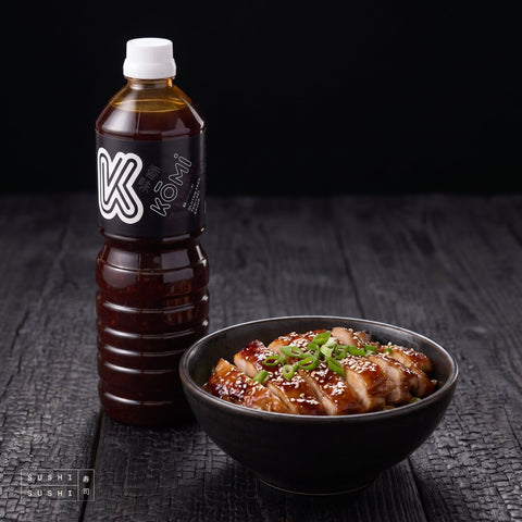 Kōmi, Gluten Free Teriyaki Sauce, 1L, with a bowl of teriyaki chicken