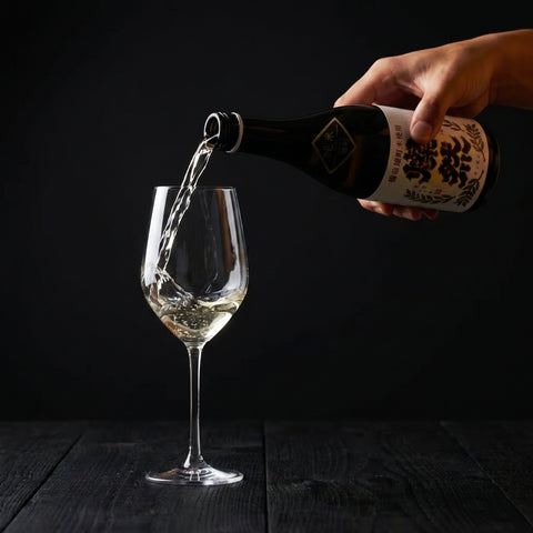 Sanzen Tokubetsu Junmai Omachi sake bottle and label detail